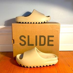I am selling Yeezy slides and the size is 5 in men’s us colored bone.